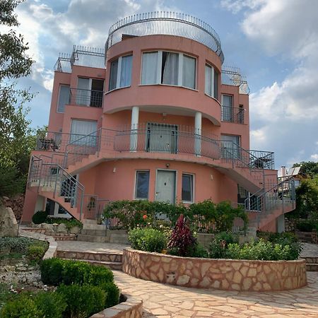 Sunray Guest House, Private Rooms & Apartment With Lovely Sea View Варна Экстерьер фото
