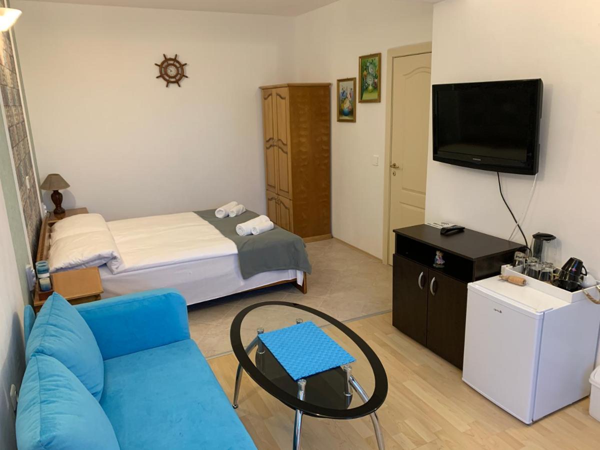 Sunray Guest House, Private Rooms & Apartment With Lovely Sea View Варна Экстерьер фото