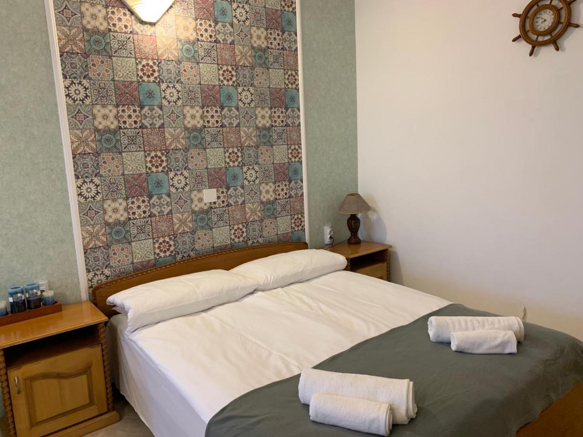 Sunray Guest House, Private Rooms & Apartment With Lovely Sea View Варна Экстерьер фото