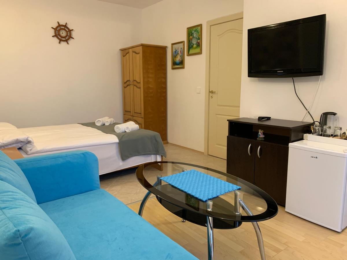 Sunray Guest House, Private Rooms & Apartment With Lovely Sea View Варна Экстерьер фото