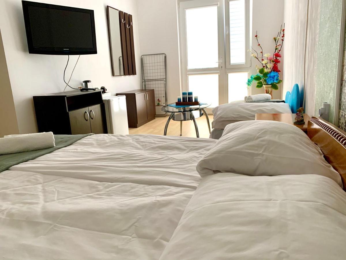 Sunray Guest House, Private Rooms & Apartment With Lovely Sea View Варна Экстерьер фото
