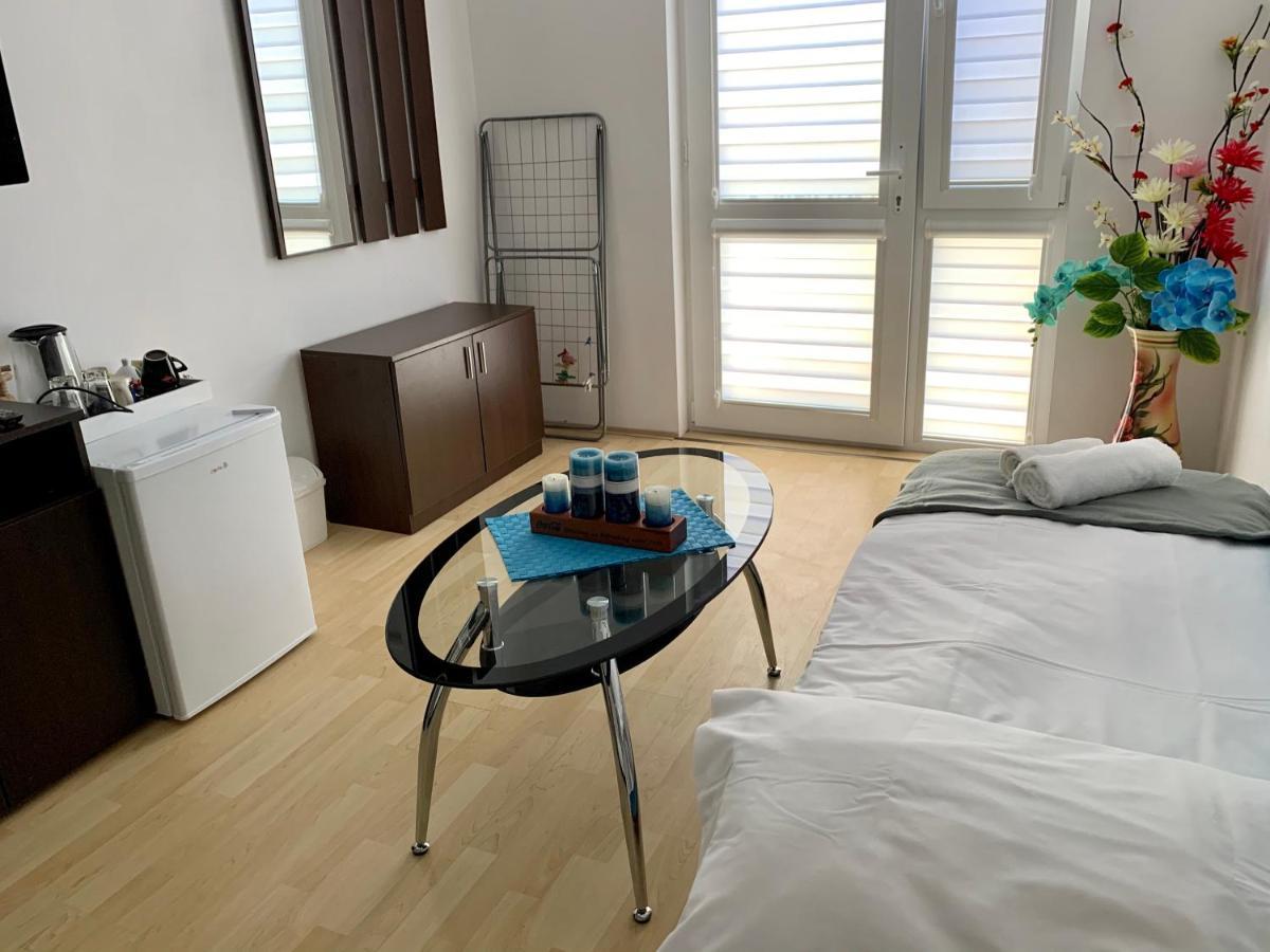 Sunray Guest House, Private Rooms & Apartment With Lovely Sea View Варна Экстерьер фото