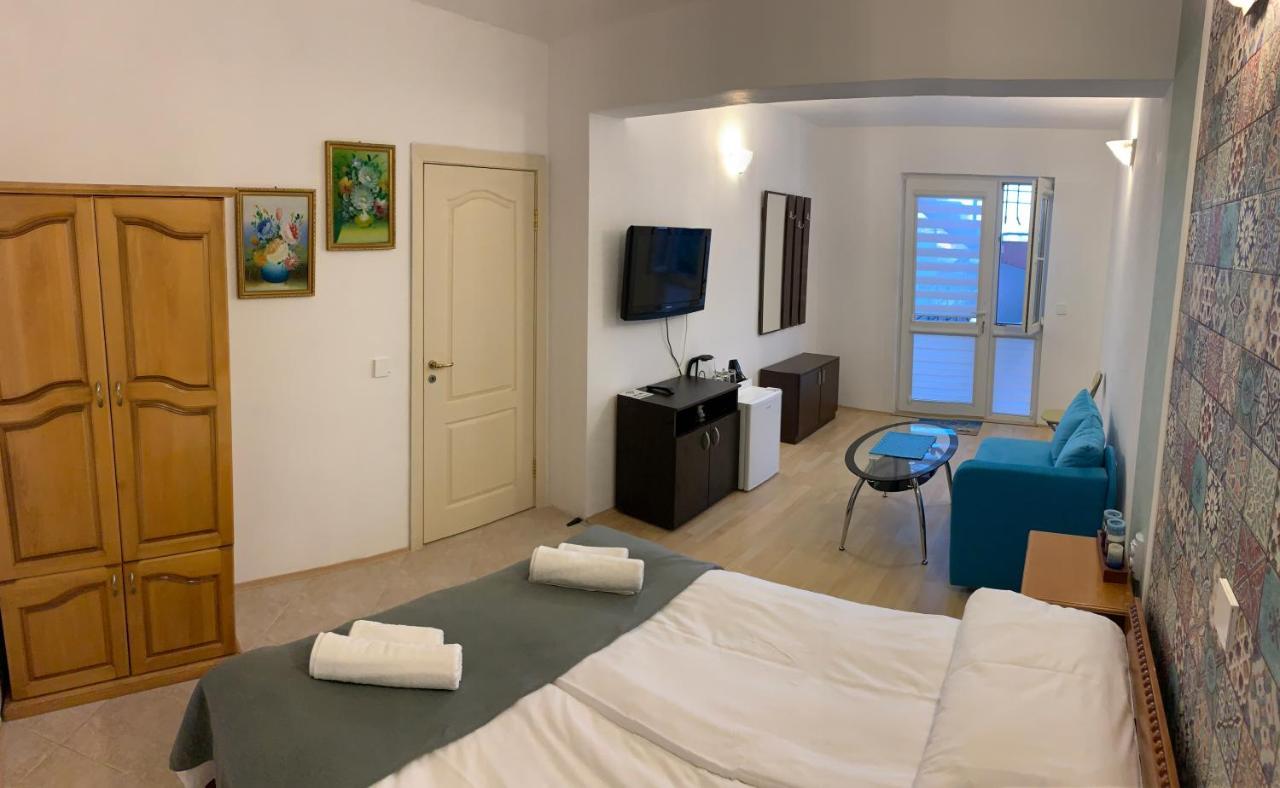 Sunray Guest House, Private Rooms & Apartment With Lovely Sea View Варна Экстерьер фото