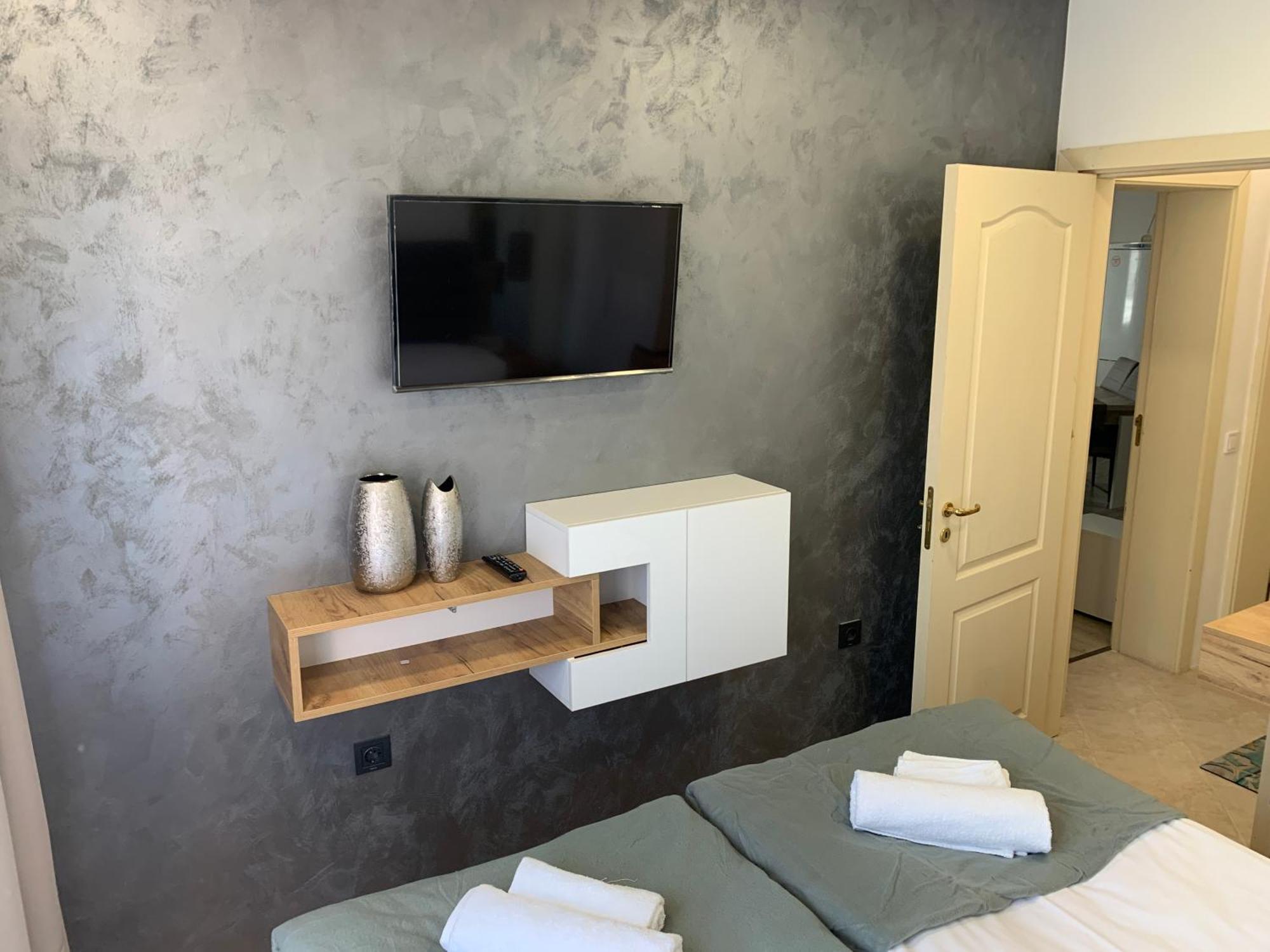 Sunray Guest House, Private Rooms & Apartment With Lovely Sea View Варна Экстерьер фото