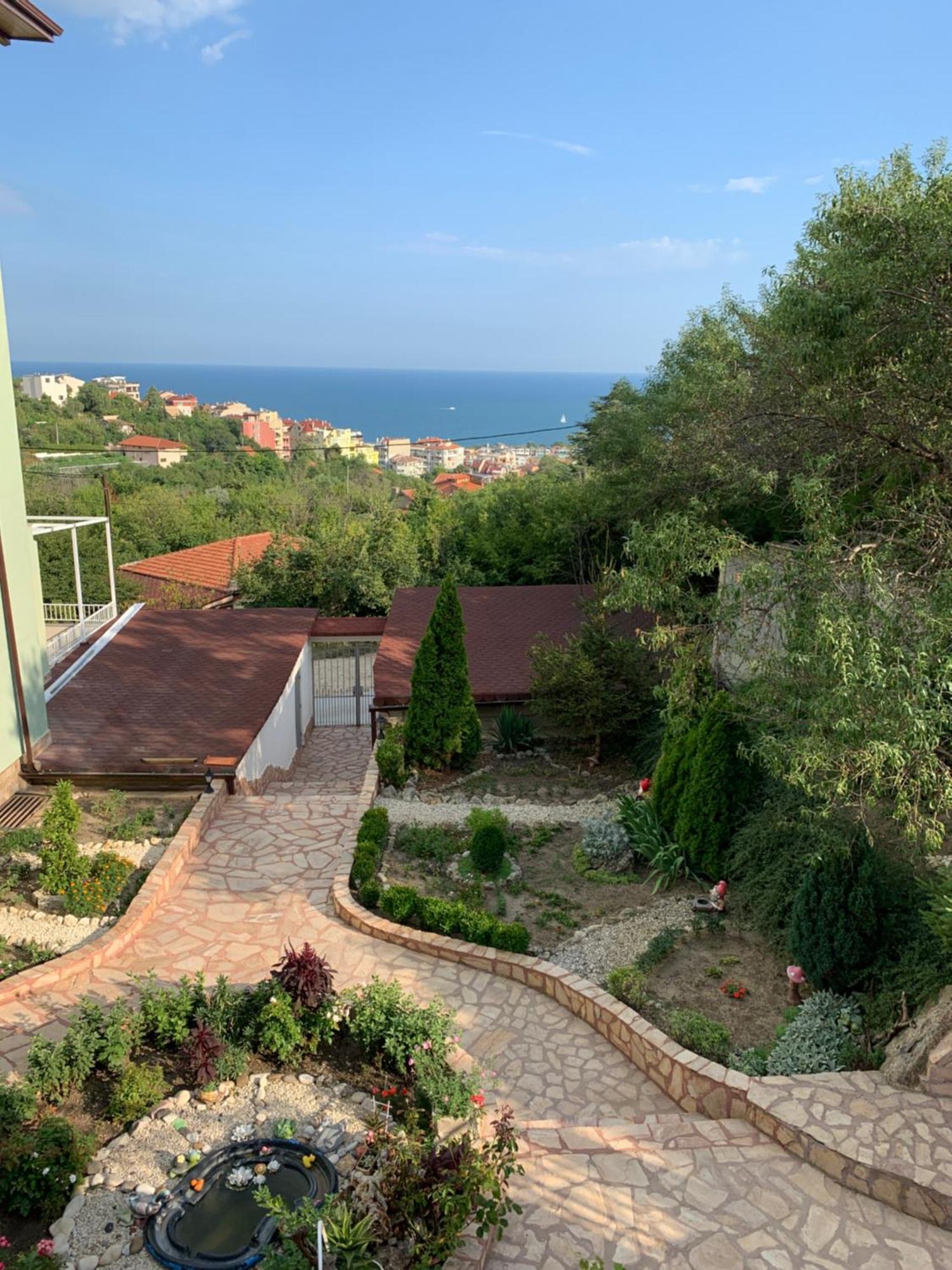 Sunray Guest House, Private Rooms & Apartment With Lovely Sea View Варна Экстерьер фото