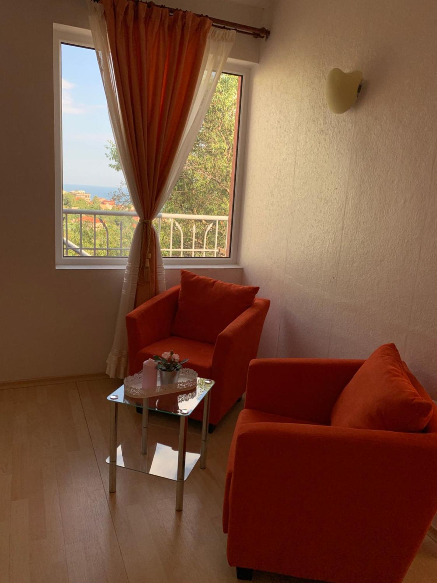 Sunray Guest House, Private Rooms & Apartment With Lovely Sea View Варна Экстерьер фото