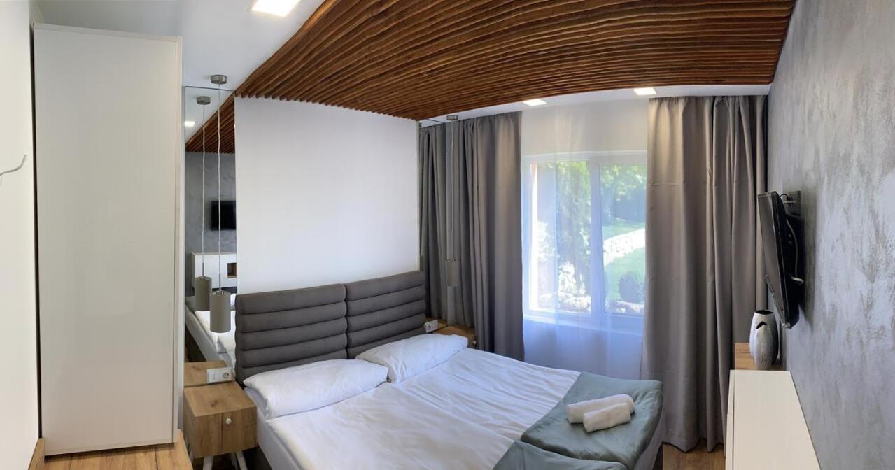 Sunray Guest House, Private Rooms & Apartment With Lovely Sea View Варна Экстерьер фото