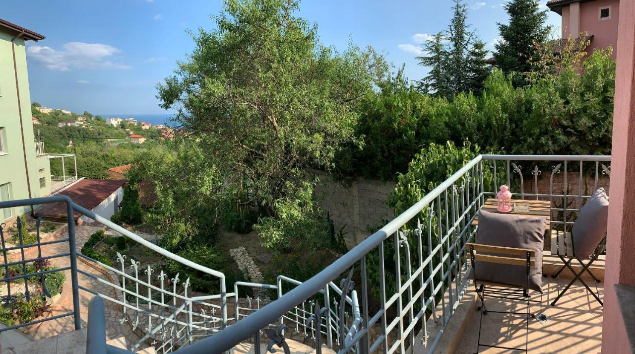 Sunray Guest House, Private Rooms & Apartment With Lovely Sea View Варна Экстерьер фото