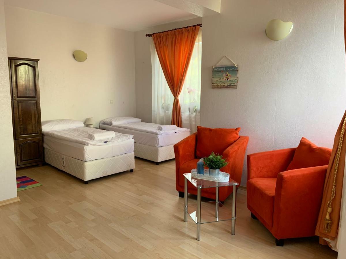 Sunray Guest House, Private Rooms & Apartment With Lovely Sea View Варна Экстерьер фото