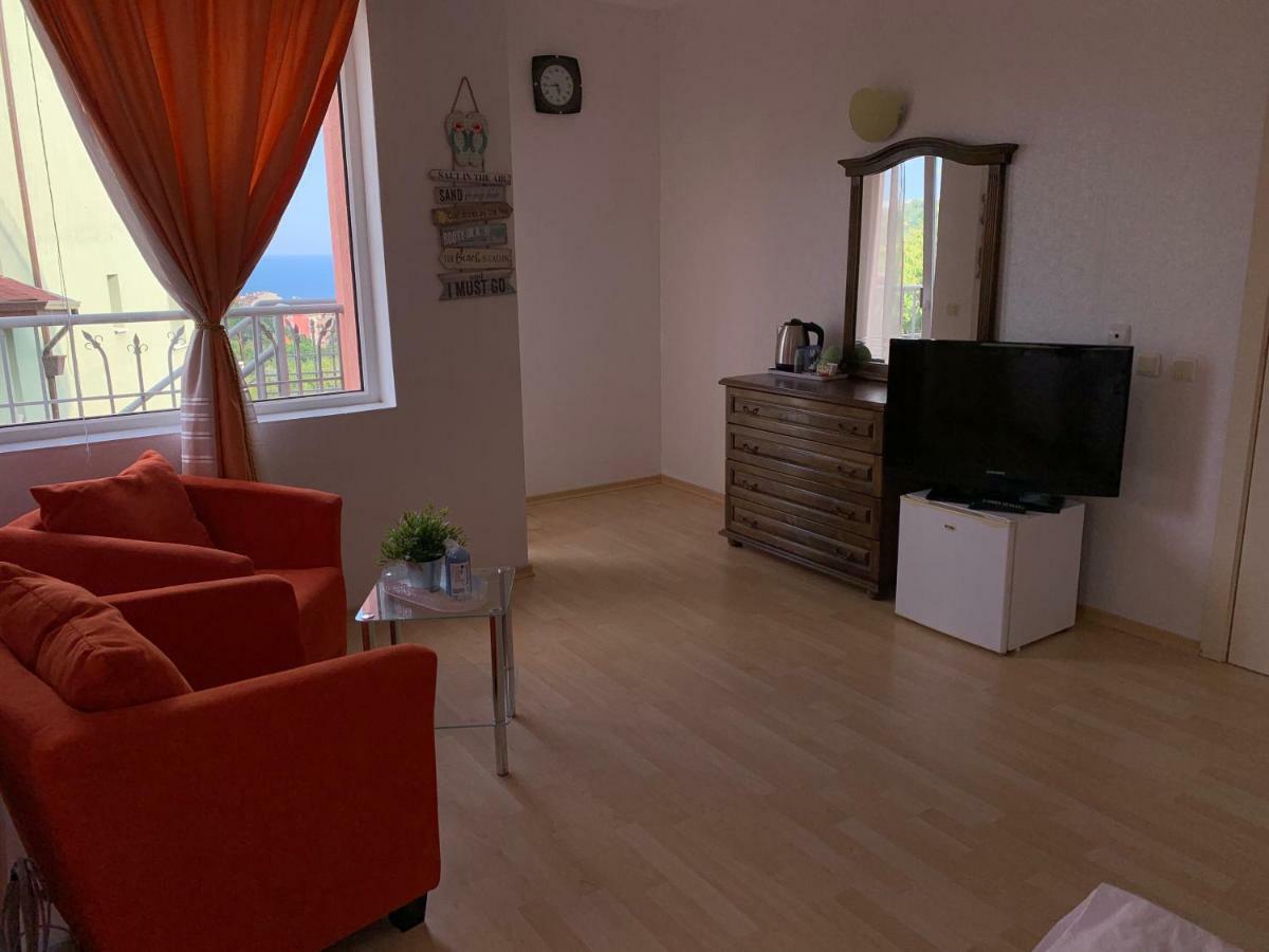 Sunray Guest House, Private Rooms & Apartment With Lovely Sea View Варна Экстерьер фото